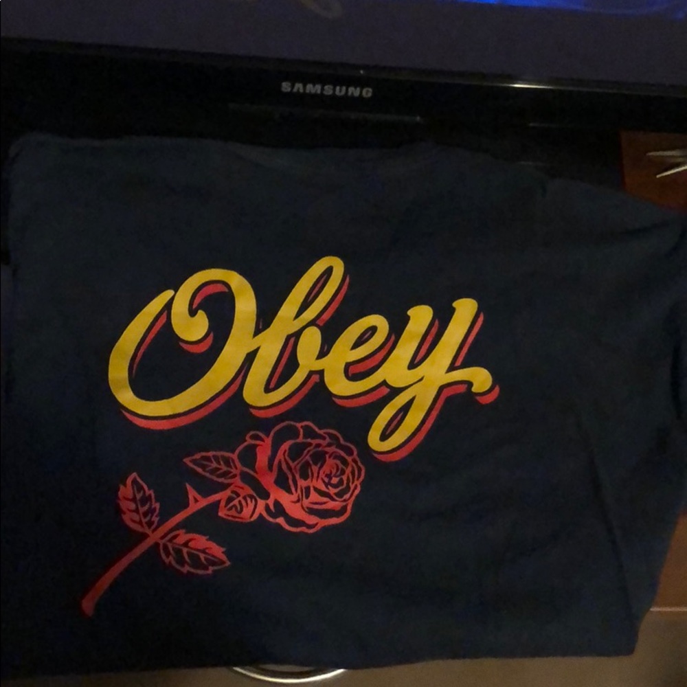 Obey tshirt